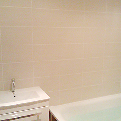 bathroom beige sand coloured tiles